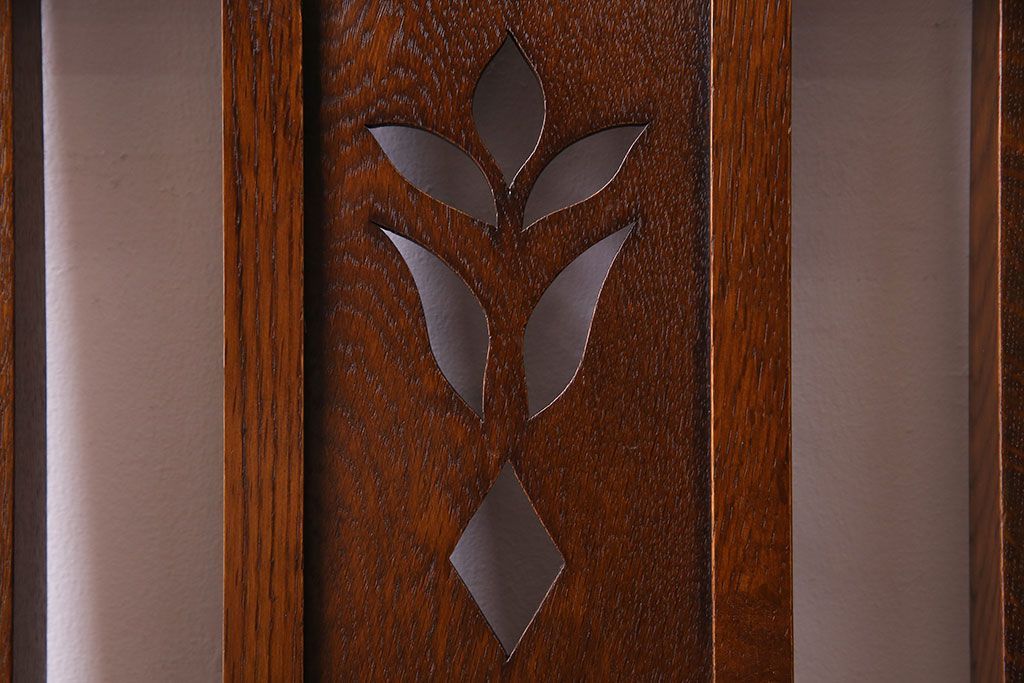 中古　透かし彫りが優し気な雰囲気のナラ材ダイニングチェア(ワークチェア、板座チェア、椅子)(3)