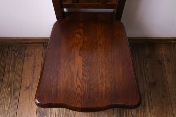 中古　透かし彫りが優し気な雰囲気のナラ材ダイニングチェア(ワークチェア、板座チェア、椅子)(3)