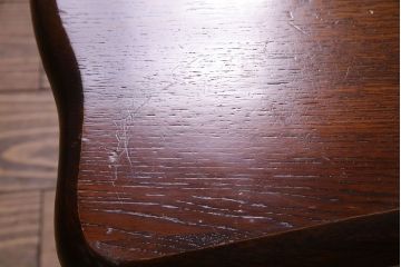 中古　透かし彫りが優し気な雰囲気のナラ材ダイニングチェア(ワークチェア、板座チェア、椅子)(3)