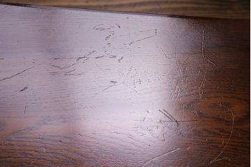 中古　透かし彫りが優し気な雰囲気のナラ材ダイニングチェア(ワークチェア、板座チェア、椅子)(3)