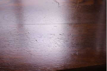 中古　透かし彫りが優し気な雰囲気のナラ材ダイニングチェア(ワークチェア、板座チェア、椅子)(3)