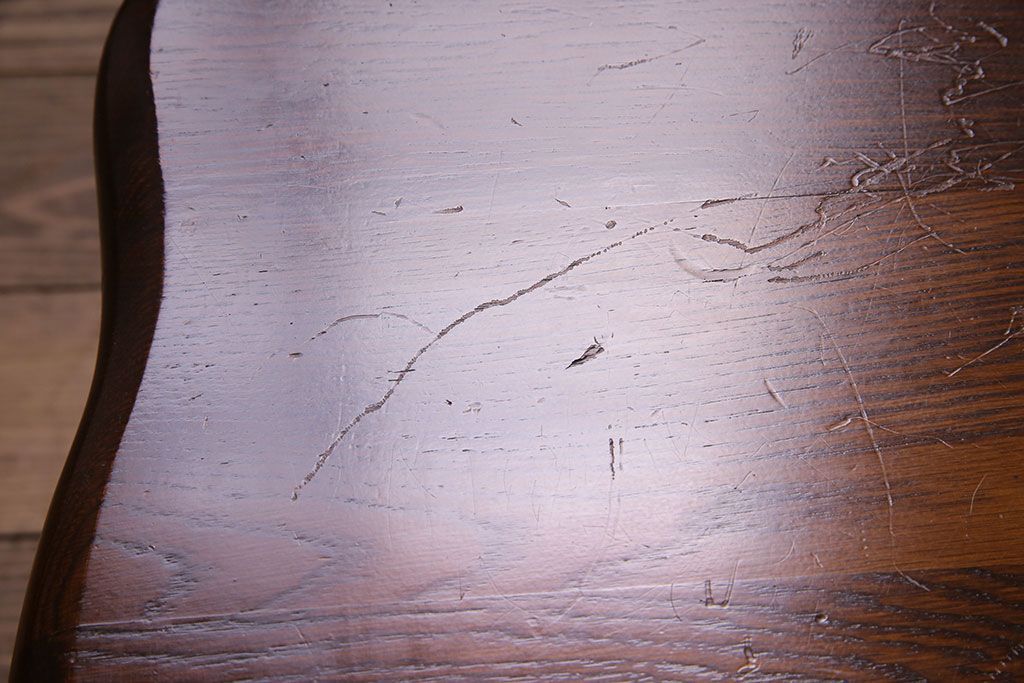 中古　透かし彫りが優し気な雰囲気のナラ材ダイニングチェア(ワークチェア、板座チェア、椅子)(3)