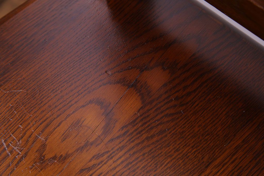 中古　透かし彫りが優し気な雰囲気のナラ材ダイニングチェア(ワークチェア、板座チェア、椅子)(3)