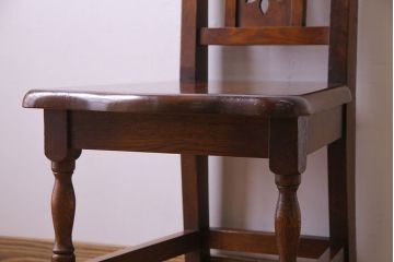 中古　透かし彫りが優し気な雰囲気のナラ材ダイニングチェア(ワークチェア、板座チェア、椅子)(3)