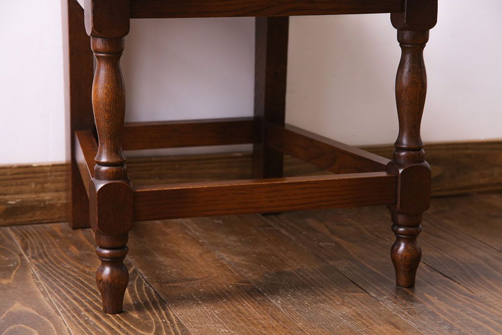 中古　透かし彫りが優し気な雰囲気のナラ材ダイニングチェア(ワークチェア、板座チェア、椅子)(3)