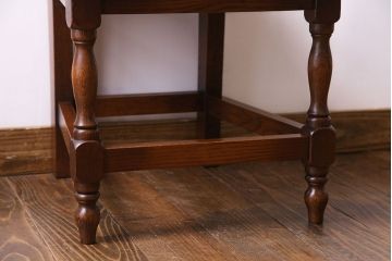 中古　透かし彫りが優し気な雰囲気のナラ材ダイニングチェア(ワークチェア、板座チェア、椅子)(3)