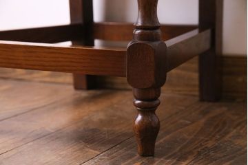 中古　透かし彫りが優し気な雰囲気のナラ材ダイニングチェア(ワークチェア、板座チェア、椅子)(3)