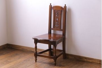 中古　透かし彫りが優し気な雰囲気のナラ材ダイニングチェア(ワークチェア、板座チェア、椅子)