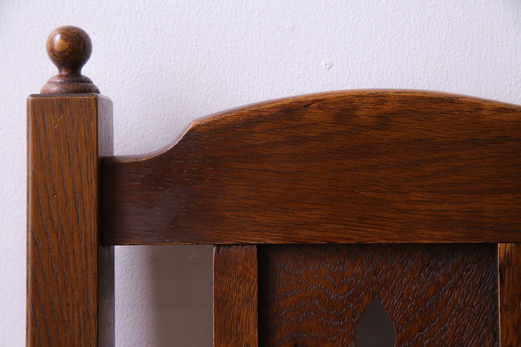 中古　透かし彫りが優し気な雰囲気のナラ材ダイニングチェア(ワークチェア、板座チェア、椅子)