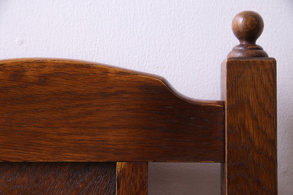 中古　透かし彫りが優し気な雰囲気のナラ材ダイニングチェア(ワークチェア、板座チェア、椅子)