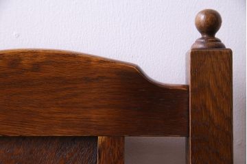 中古　透かし彫りが優し気な雰囲気のナラ材ダイニングチェア(ワークチェア、板座チェア、椅子)