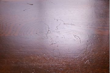 中古　透かし彫りが優し気な雰囲気のナラ材ダイニングチェア(ワークチェア、板座チェア、椅子)