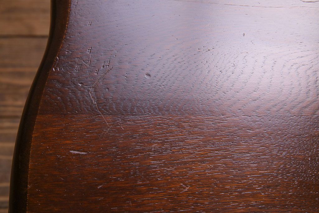 中古　透かし彫りが優し気な雰囲気のナラ材ダイニングチェア(ワークチェア、板座チェア、椅子)