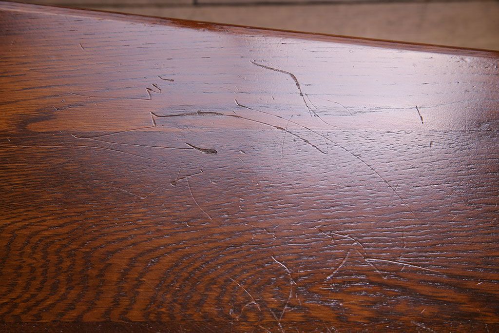中古　透かし彫りが優し気な雰囲気のナラ材ダイニングチェア(ワークチェア、板座チェア、椅子)