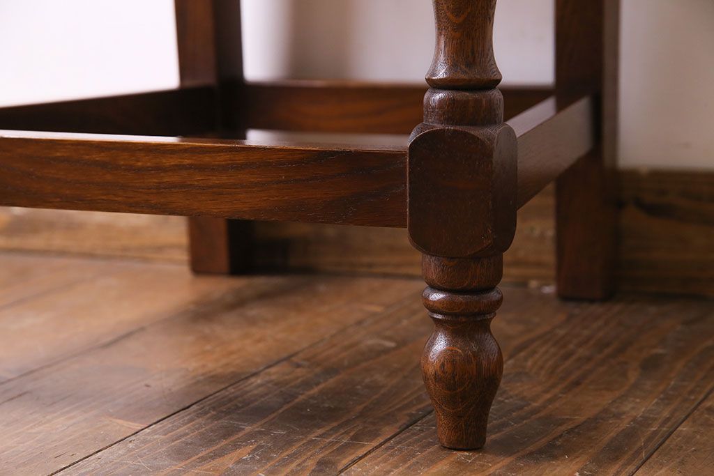 中古　透かし彫りが優し気な雰囲気のナラ材ダイニングチェア(ワークチェア、板座チェア、椅子)