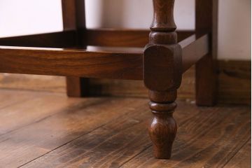 中古　透かし彫りが優し気な雰囲気のナラ材ダイニングチェア(ワークチェア、板座チェア、椅子)