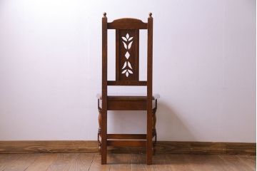 中古　透かし彫りが優し気な雰囲気のナラ材ダイニングチェア(ワークチェア、板座チェア、椅子)