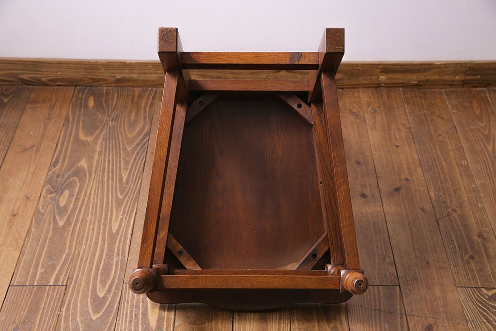 中古　透かし彫りが優し気な雰囲気のナラ材ダイニングチェア(ワークチェア、板座チェア、椅子)