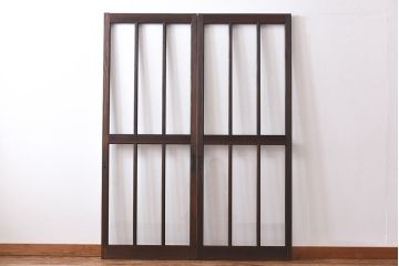 昭和レトロ　シンプルでレトロな雰囲気を漂わせるガラス戸(格子戸、引き戸)