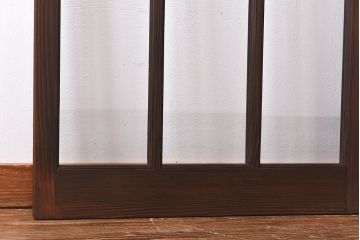 昭和レトロ　シンプルでレトロな雰囲気を漂わせるガラス戸(格子戸、引き戸)
