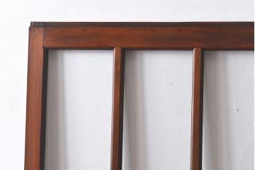 昭和レトロ　シンプルでレトロな雰囲気を漂わせるガラス戸(格子戸、引き戸)