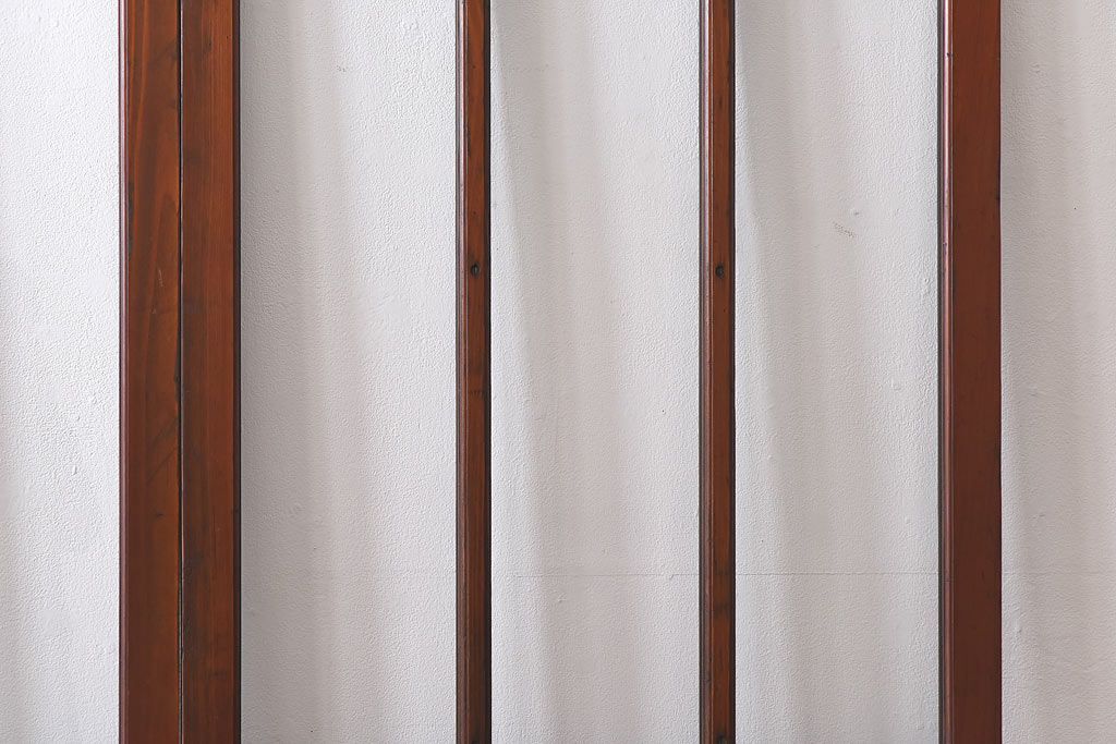 昭和レトロ　シンプルでレトロな雰囲気を漂わせるガラス戸(格子戸、引き戸)