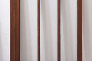 昭和レトロ　シンプルでレトロな雰囲気を漂わせるガラス戸(格子戸、引き戸)