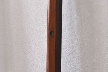 昭和レトロ　シンプルでレトロな雰囲気を漂わせるガラス戸(格子戸、引き戸)