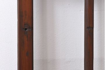 昭和レトロ　シンプルでレトロな雰囲気を漂わせるガラス戸(格子戸、引き戸)