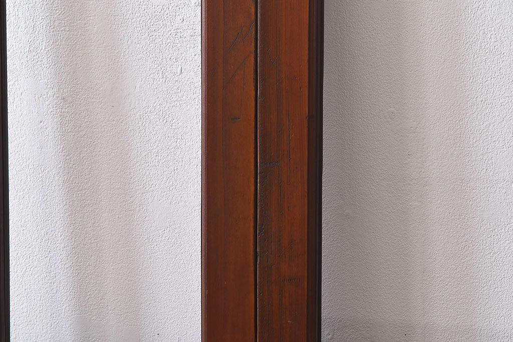 昭和レトロ　シンプルでレトロな雰囲気を漂わせるガラス戸(格子戸、引き戸)