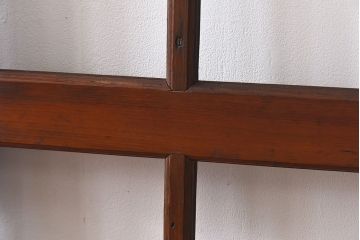 昭和レトロ　シンプルでレトロな雰囲気を漂わせるガラス戸(格子戸、引き戸)