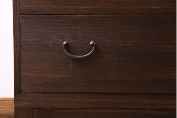アンティーク家具　和製アンティーク　当時ものの取っ手!シンプルな脚付箪笥ローチェスト(ローボード、衣装箪笥)