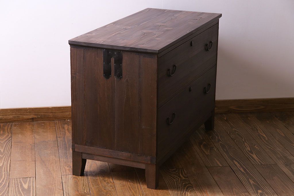アンティーク家具　和製アンティーク　当時ものの取っ手!シンプルな脚付箪笥ローチェスト(ローボード、衣装箪笥)