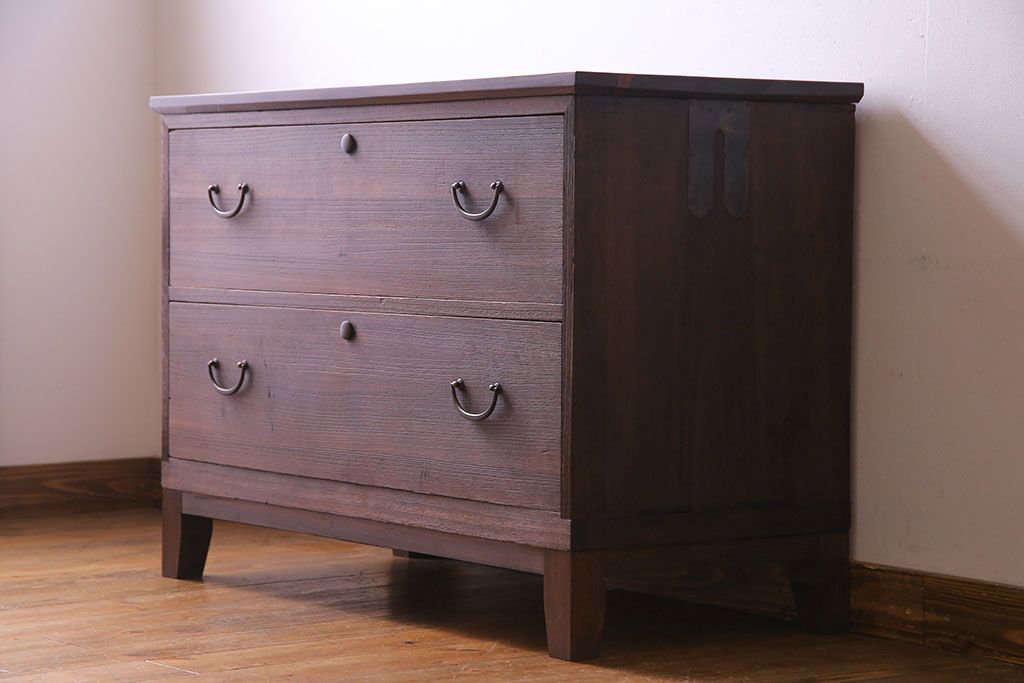 アンティーク家具　和製アンティーク　当時ものの取っ手!シンプルな脚付箪笥ローチェスト(ローボード、衣装箪笥)