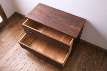 アンティーク家具　和製アンティーク　当時ものの取っ手!シンプルな脚付箪笥ローチェスト(ローボード、衣装箪笥)