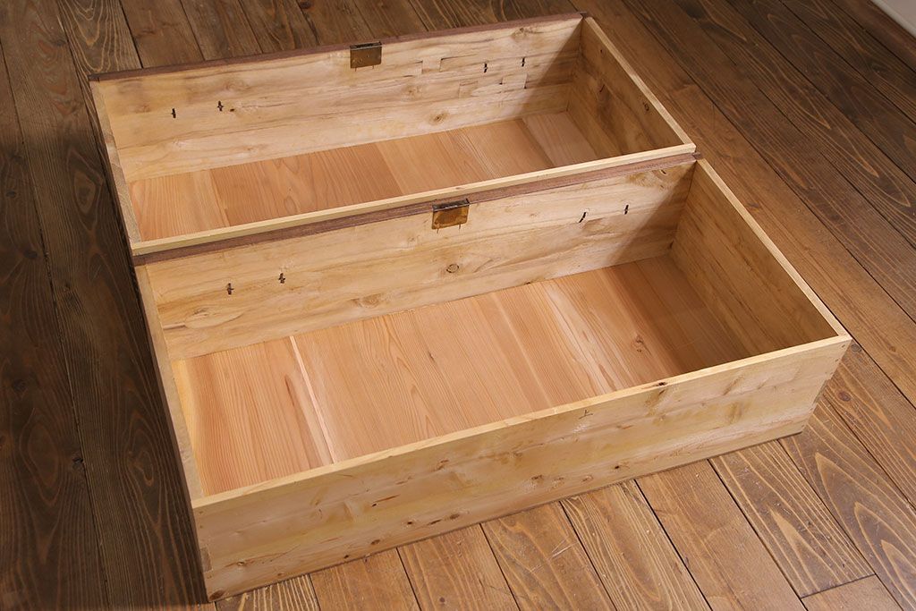 アンティーク家具　和製アンティーク　当時ものの取っ手!シンプルな脚付箪笥ローチェスト(ローボード、衣装箪笥)