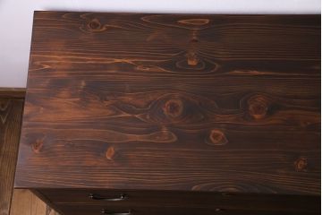 アンティーク家具　和製アンティーク　当時ものの取っ手!シンプルな脚付箪笥ローチェスト(ローボード、衣装箪笥)