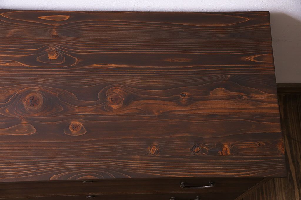 アンティーク家具　和製アンティーク　当時ものの取っ手!シンプルな脚付箪笥ローチェスト(ローボード、衣装箪笥)