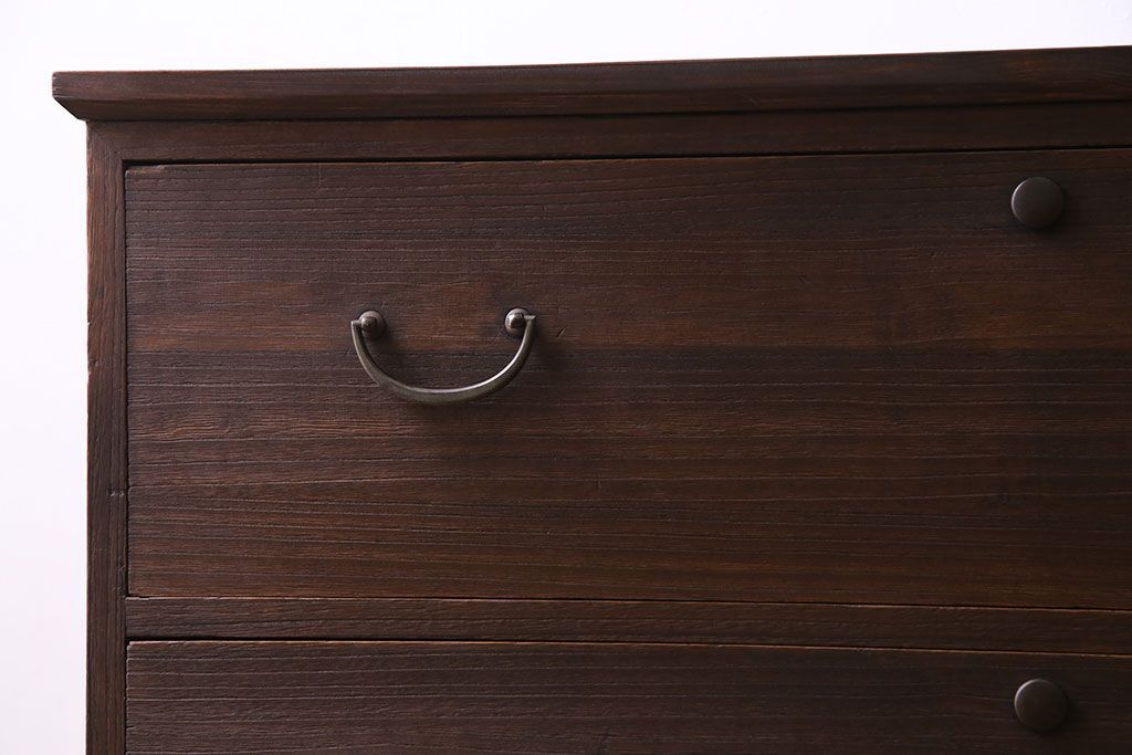 アンティーク家具　和製アンティーク　当時ものの取っ手!シンプルな脚付箪笥ローチェスト(ローボード、衣装箪笥)