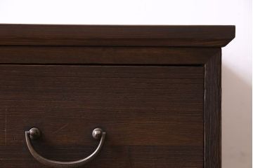 アンティーク家具　和製アンティーク　当時ものの取っ手!シンプルな脚付箪笥ローチェスト(ローボード、衣装箪笥)