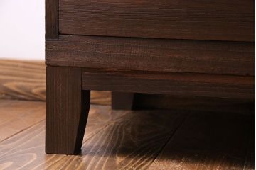 アンティーク家具　和製アンティーク　当時ものの取っ手!シンプルな脚付箪笥ローチェスト(ローボード、衣装箪笥)