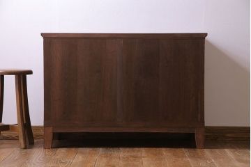 アンティーク家具　和製アンティーク　当時ものの取っ手!シンプルな脚付箪笥ローチェスト(ローボード、衣装箪笥)