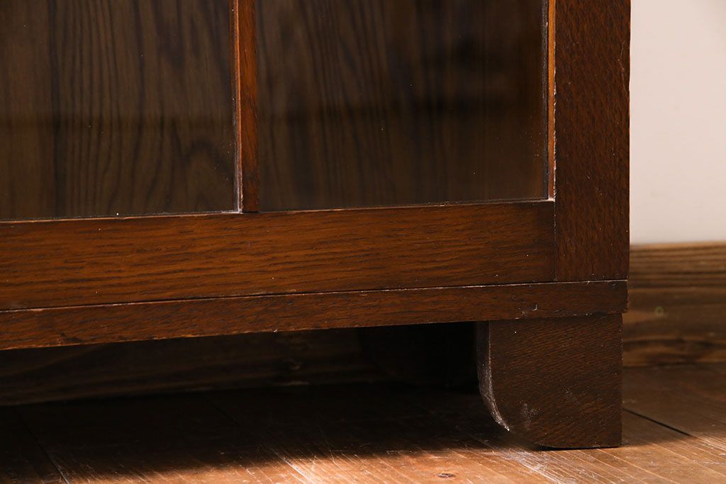 英国家具　オーク材　木のぬくもりを感じる小振りのブックケース(本箱、収納棚、飾り棚、キャビネット)