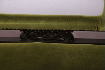 アンティーク家具　イギリスアンティーク　フレームの意匠が上品なシェーズロング(カウチソファ)