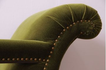 アンティーク家具　イギリスアンティーク　フレームの意匠が上品なシェーズロング(カウチソファ)