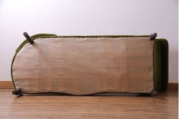 アンティーク家具　イギリスアンティーク　フレームの意匠が上品なシェーズロング(カウチソファ)