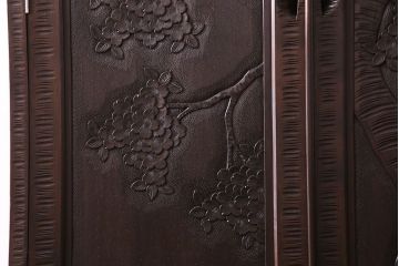 中古　伝統工芸　軽井沢彫り　迫力のある意匠が魅力のワードローブ(洋服タンス)