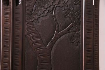 中古　伝統工芸　軽井沢彫り　迫力のある意匠が魅力のワードローブ(洋服タンス)
