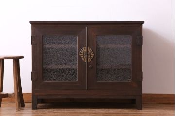 レトロ家具　昭和レトロ　前面のデザインがおしゃれなリメイクサイドボード(収納棚、リビングボード)