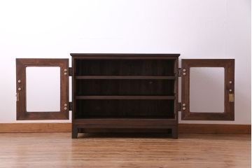 レトロ家具　昭和レトロ　前面のデザインがおしゃれなリメイクサイドボード(収納棚、リビングボード)